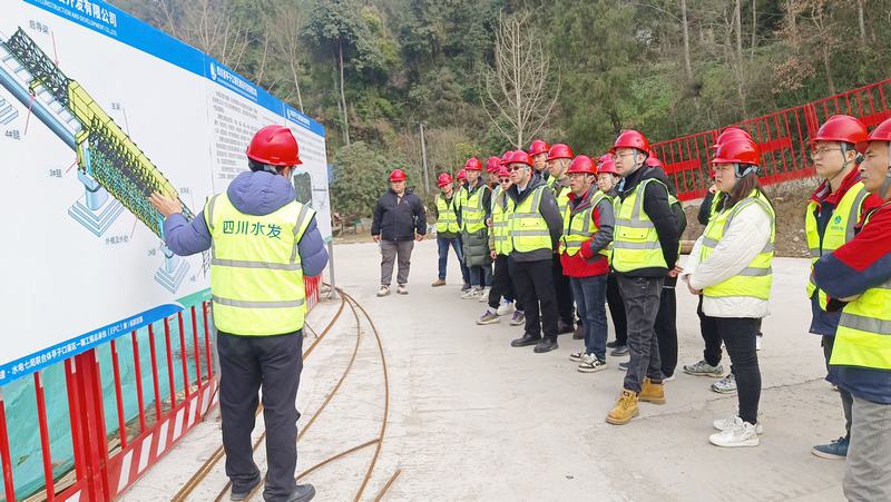 三分公司在亭子口項目舉行高大渡槽施工工藝、施工技術(shù)學(xué)習(xí)交流活動